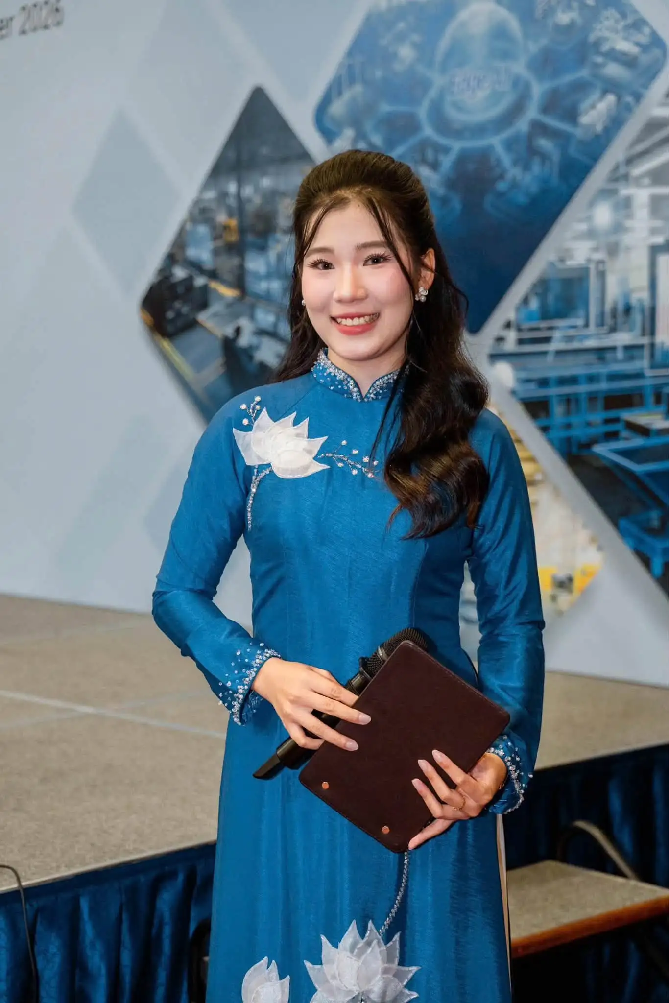 MC THÙY DƯƠNG